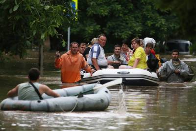 Началась эвакуация жителей из затопленных зон Ялты