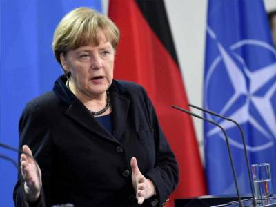 Меркель призвала ЕС поддерживать диалог с Россией