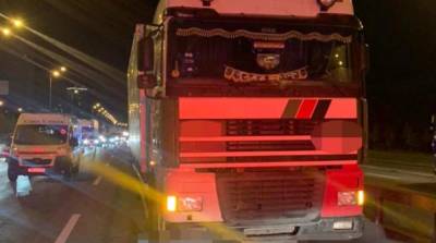 В Киеве водитель грузовика сбил насмерть пешеходов