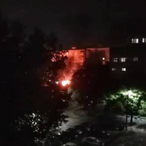 В двух районах Запорожья ночью сгорели автомобили. Фотофакт
