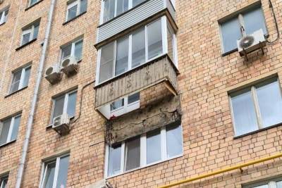 Маленькая девочка выпала с балкона шестого этажа в центре Москвы