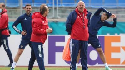 Тренерский штаб сборной России перенес дату вылета на матч Евро-2020 с Данией