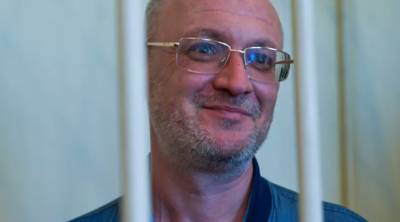 Петербургского депутата Максима Резника отпустили под домашний арест