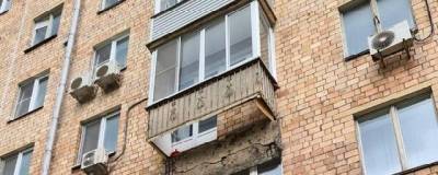 Годовалая девочка выпала с балкона шестого этажа в Москве и погибла