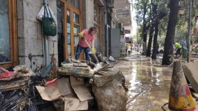 Ялта не сдается: жители вышли на уборку города счастья - видео