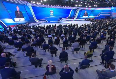 Владимир Путин - единороссам: Важно, что партия стремится к обновлению
