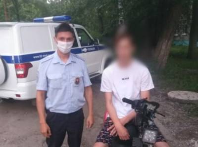 Рязанские полиицейские поймали подростка на скутере без прав