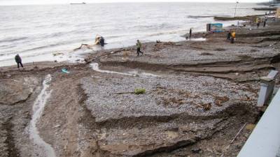 В Ялте туристы ныряют в грязное море: чем это грозит