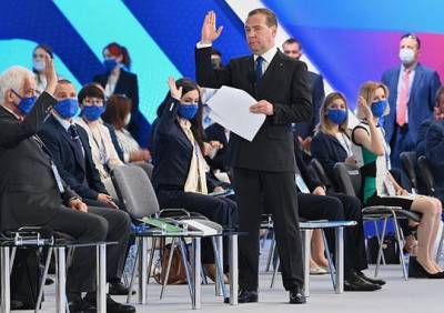 Путин не назвал Медведева в числе пятерых лидеров списка «Единой России»