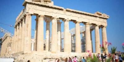 Греция упростила условия въезда для туристов, но украинцев могут ждать проблемы
