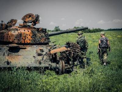 Киев обвинил ДНР и ЛНР в стягивании танков к линии соприкосновения войск