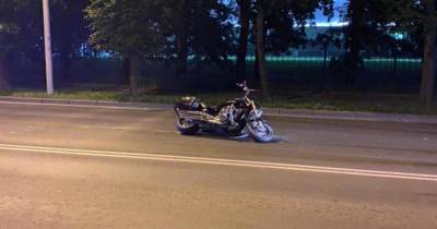 В Калининграде мотоциклист врезался в бордюр, пострадала пассажирка (фото)