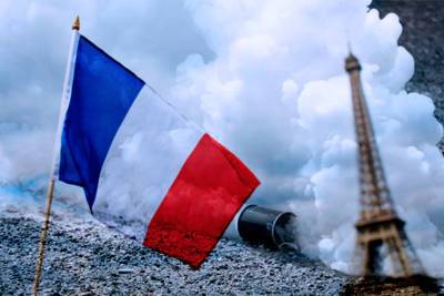 Во Франции против нарушителей комендантского часа применили слезоточивый газ