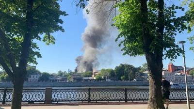 Пожар произошел на складе в центре Москвы