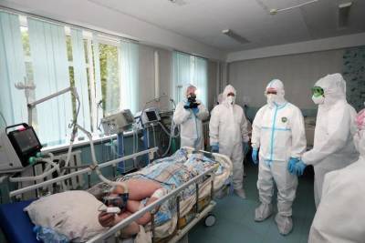 Губернатор Владимирской области посетил красную зону ковидного госпиталя