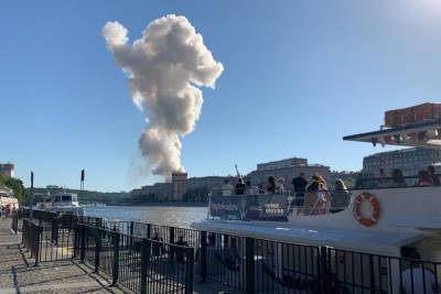 Очевидцы сообщили о серии взрывов на Лужнецкой набережной