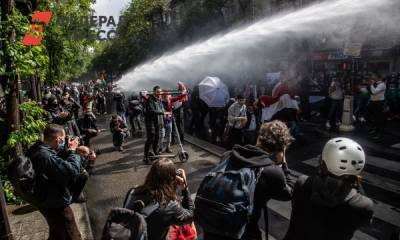 Во Франции полицейским пришлось применить слезоточивый газ для разгона нарушителей