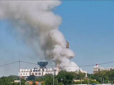 В Москве раздались взрывы, СМИ пишут о пожаре на складе пиротехники