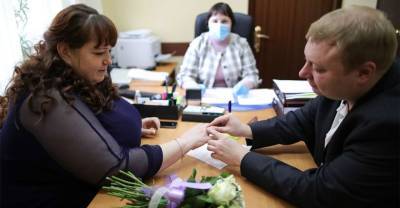 Нижегородцам без прививки от ковида или ПЦР-теста запретили жениться