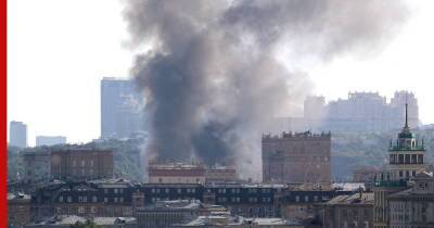Крупный пожар на складе пиротехники произошел в районе Лужников
