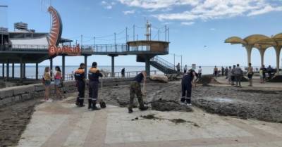 Янина Павленко - Потоп в Ялте: 18 человек пострадали, один погиб и еще один пропал без вести (ФОТО) - delo.ua - Ялта