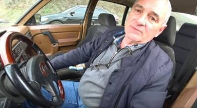 Курьез: Пенсионера на «Москвиче» обогнал Porsche и Audi в Одессе (ВИДЕО)