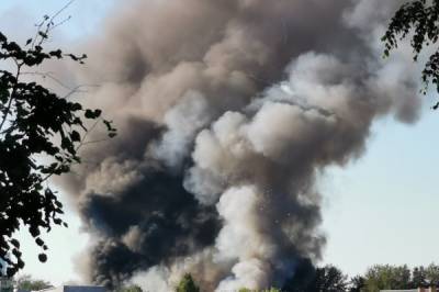 В Москве взорвался склад с пиротехникой - пожар тушит авиация