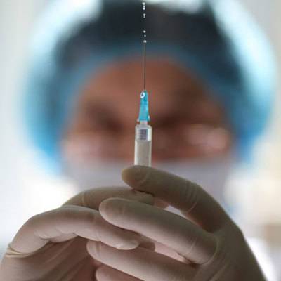 Власти Петербурга обязали вакцинировать 65% госслужащих