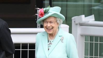герцогиня Камилла - принцесса Анна - Ii (Ii) - Елизавета II посетила скачки в Аскоте - skuke.net - Новости