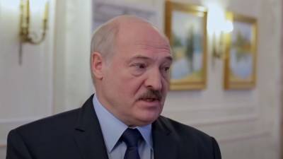 Лукашенко назвал себя "глюкозой для взрослых" во время посещения детской больницы