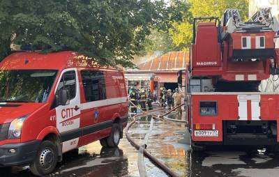 Причиной пожара на складе пиротехники в центре Москвы стало замыкание электросети