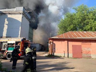 Бирюков сообщил о троих пострадавших пожарных и одном сотруднике склада при пожаре в Москве