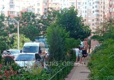 В Одессе 3-летний ребенок чудом выжил после падения с 9-го этажа