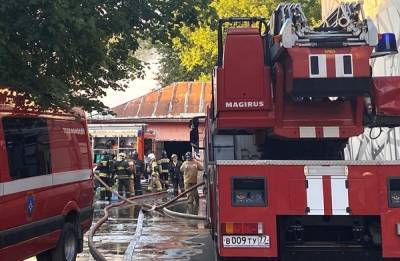 СМИ: причиной пожара на складе пиротехники в центре Москвы стало замыкание электросети