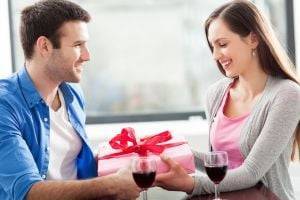 Подарки, которые согласно приметам, нельзя дарить девушкам