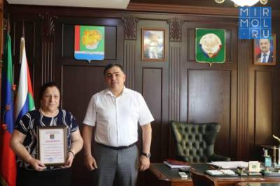 Глава Магарамкентского района отметил благодарностью работника здравоохранения