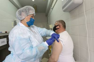 Путин призвал наращивать темпы вакцинации от коронавируса