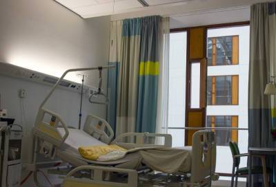 Мужчина погиб, выпав из окна петербургской больницы
