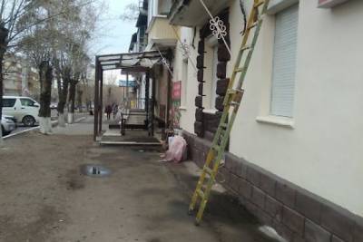 Бизнесмен не выполнил постановление приставов по незаконной пристройке на Угданской в Чите