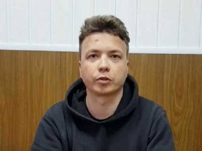 "Прислонился лбом к стене": адвокат сообщила, что Протасевич сам поставил себе ссадину на лице