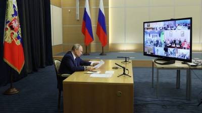 Владимир Путин предложил главе «Сургутнефтегаза» помочь многодетным семьям