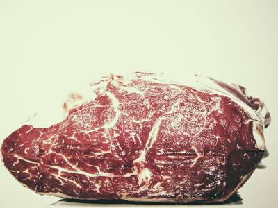 Кибератака парализовала заводы производителя мяса JBS в США на три дня