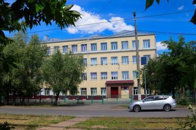Городские чиновники признали аварийными три школы и детсада в Омске