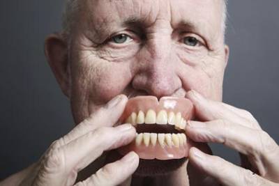 Ученые установили связь между потерей зубов и активностью пожилых людей