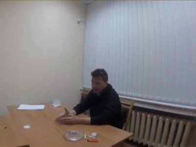 Белорусский гостелеканал показал отрывок допроса Протасевича, журналист говорит там, что его "просто подставили"