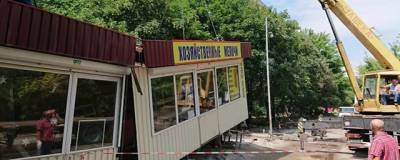 В Перми снесли два торговых павильона на Комсомольском проспекте