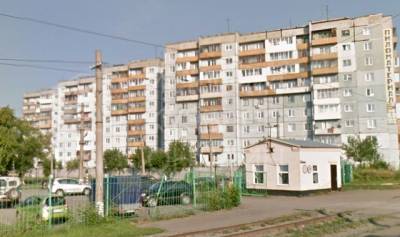 «Балконы не в тему»: кемеровчанин попросил обновить фасад дома рядом со строящимся катком