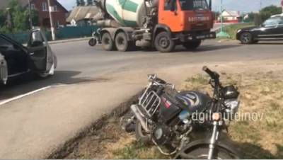 Оба водителя были без прав: в Башкирии подросток на мопеде влетел в бетоновоз