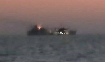 Иранский боевой корабль загорелся у входа в Персидский залив