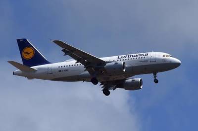 Авиакомпания Lufthansa отменила рейсы в Москву и Санкт-Петербург из Франкфурта